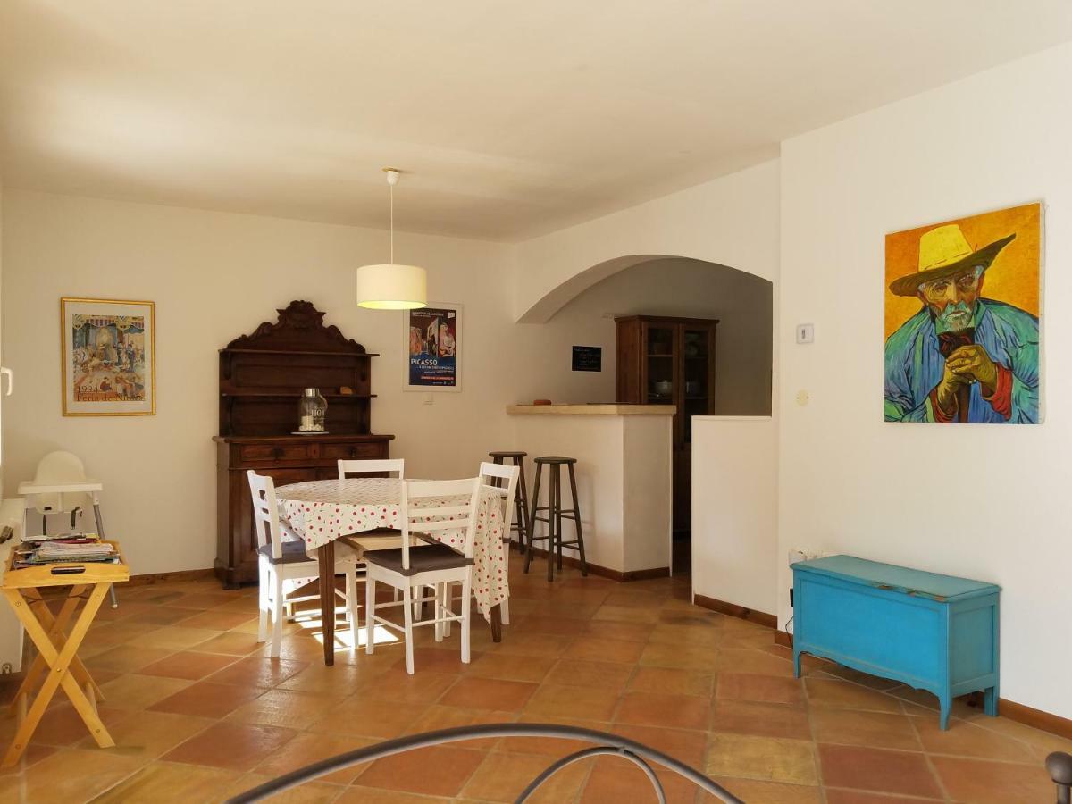 Entre Nimes Et Arles Villa Bellegarde  Luaran gambar